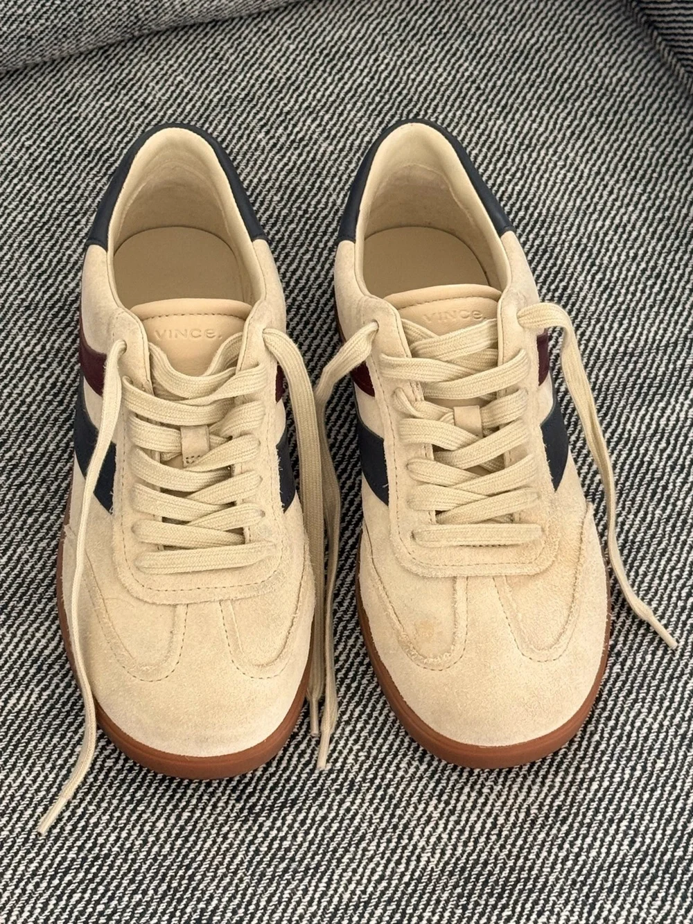 Vince Oasis Leather & Suede Sneakers Cream w/Navy & Burgundy Accents Sz Womens 8